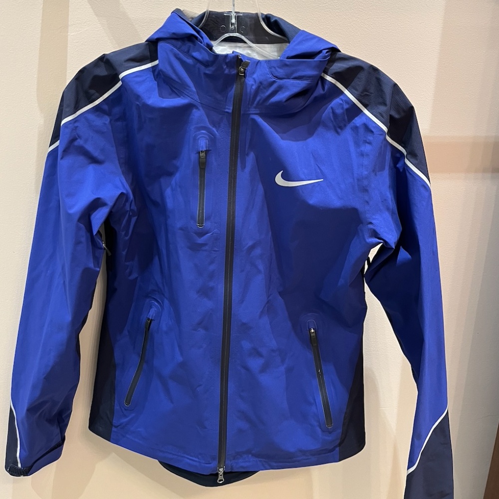 Lightweight Nike Running Jacket with removable Hood.
